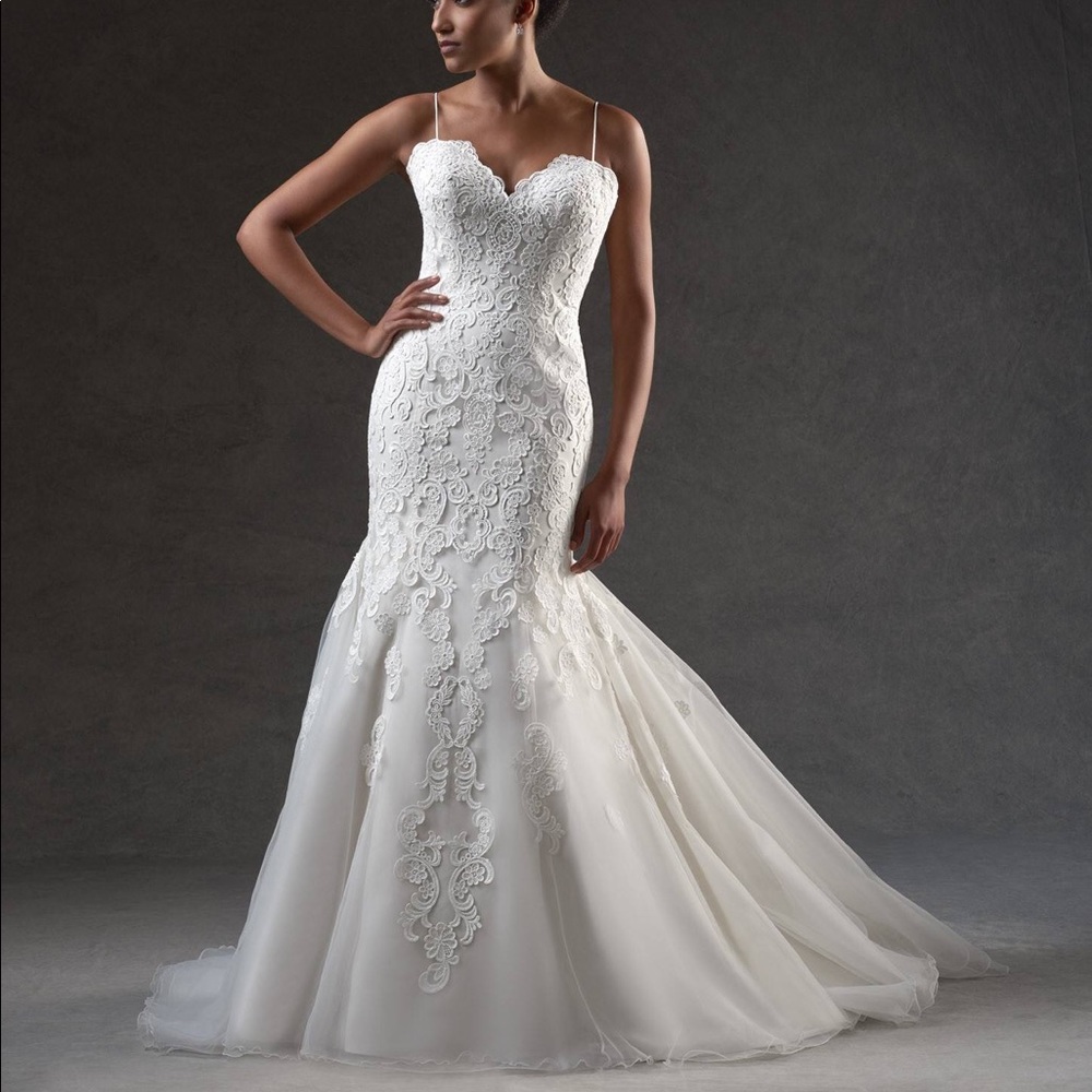 Essense of Australia Wedding Dress NEW